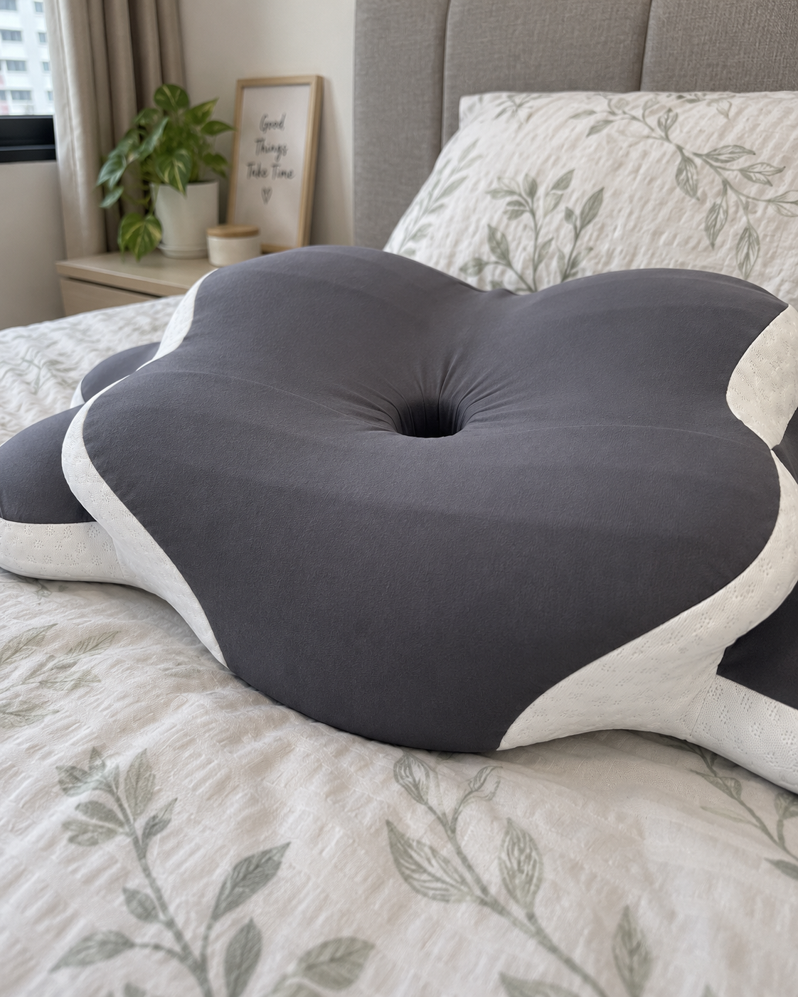 Big Ear Pillow ergonomic surface and side support detail